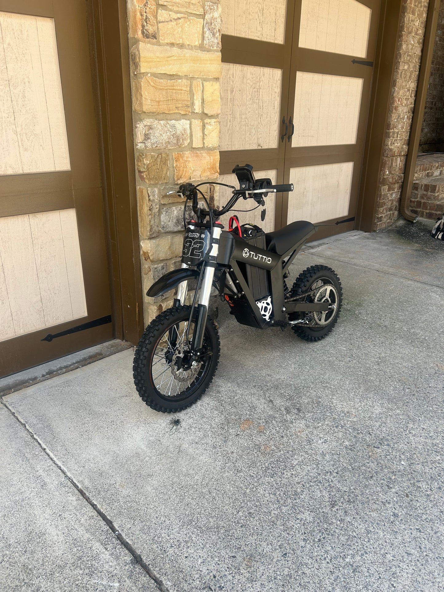 Tuttio Motor Cover